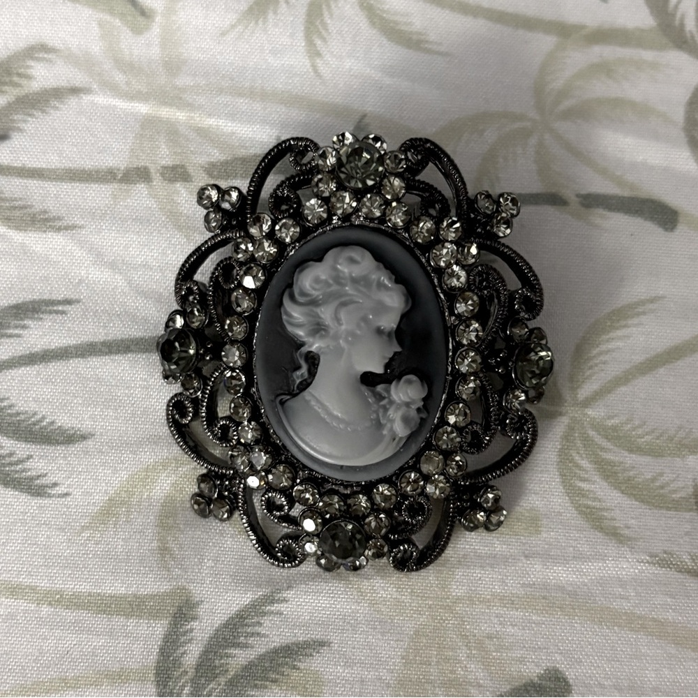 BROOCH - unmarked